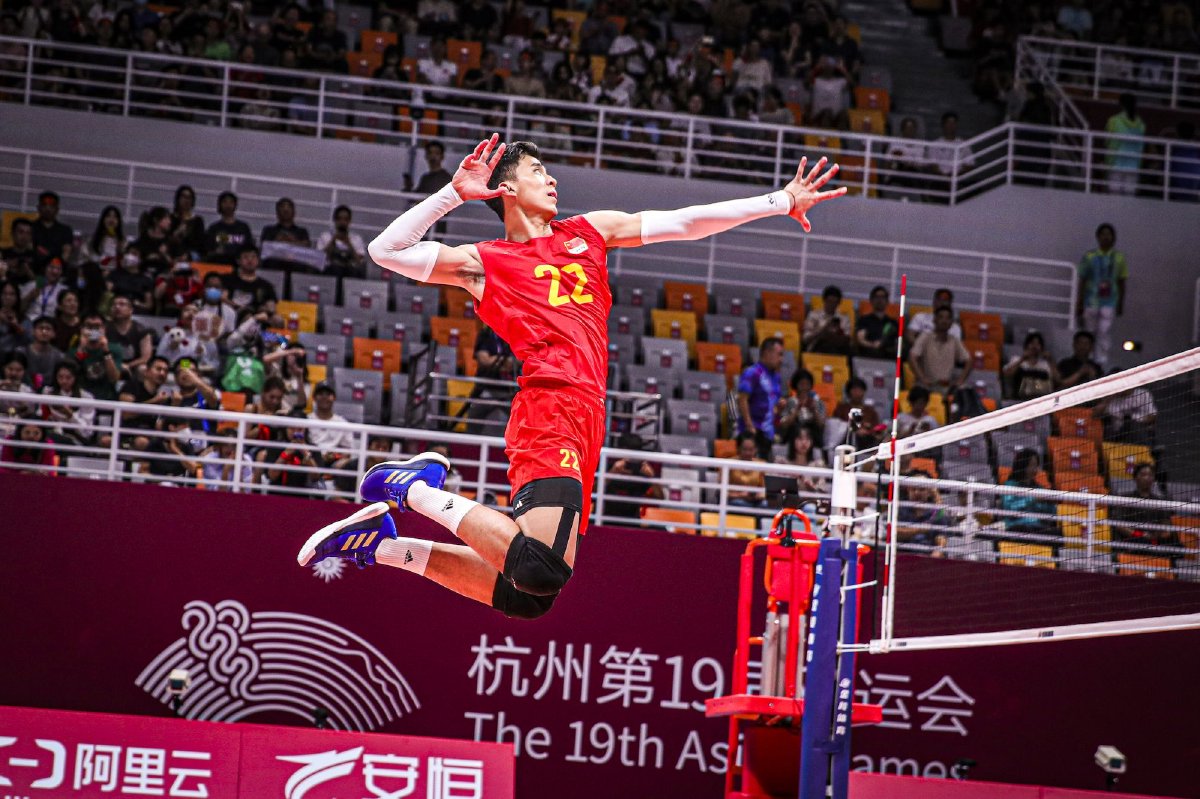 杭州亚运会中国男排3比0战胜日本队挺进决赛，今晚与伊朗男排争冠