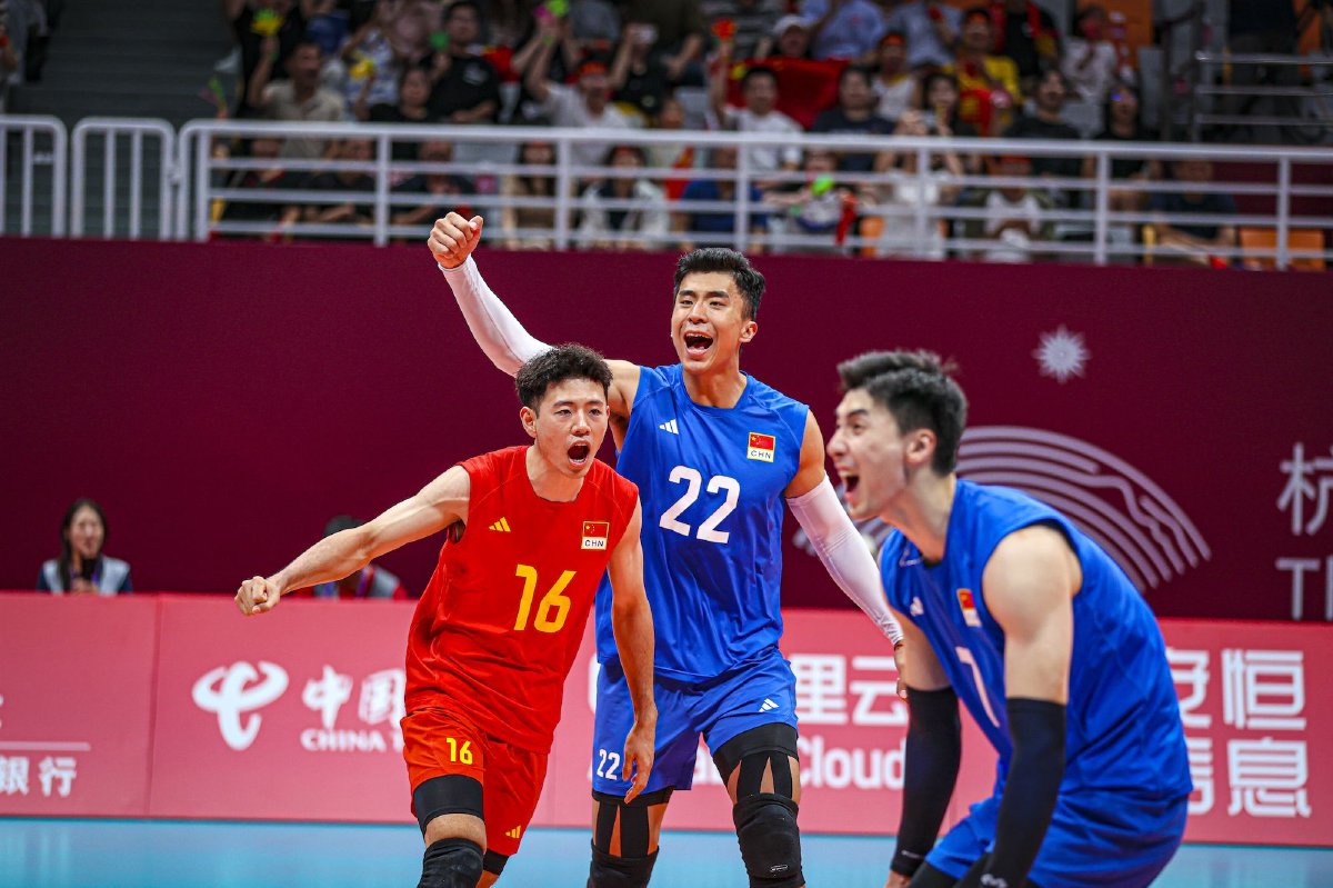 杭州亚运会中国男排负于伊朗男排获得亚军,时隔17年再摘银 杭州亚运会中国男排负于伊朗男排获得亚军,时隔17年再摘银